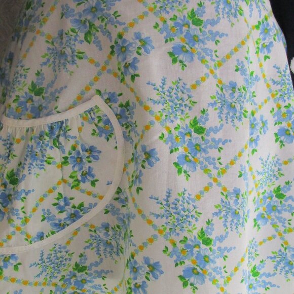 Vintage 50s 60s Cottagecore Handmade Cotton Lace Floral Print  Apron Light Blue - Picture 4 of 9